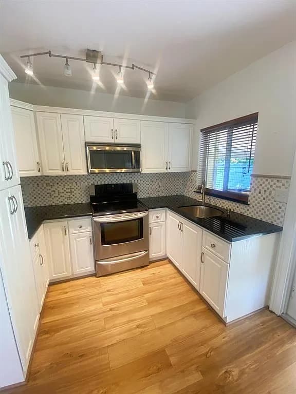 266 E 15th St in Hialeah, FL - Building Photo - Building Photo