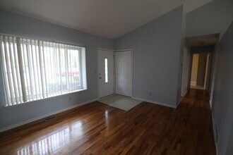 2063 Champagne Dr in Ann Arbor, MI - Building Photo - Building Photo