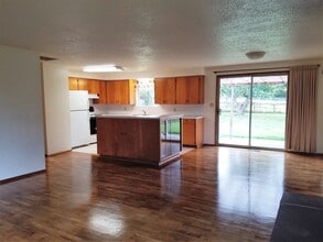 4460 SE Orchard Ln in Port Orchard, WA - Building Photo - Building Photo