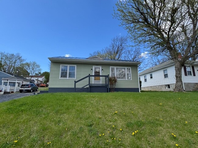 404 Grubert Ave in Staunton, VA - Building Photo - Building Photo