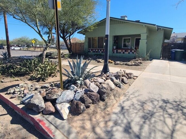 property at 646 E 8th St