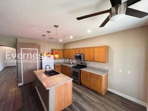 2701 Old Bear Canyon St in Las Vegas, NV - Foto de edificio - Building Photo