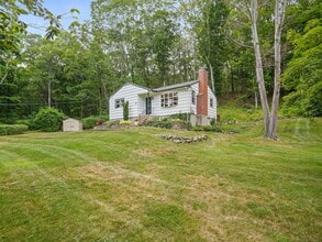 888 Mt Carmel Ave in Hamden, CT - Building Photo - Building Photo