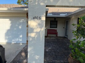 4916 Paleo Pines Cir in Fort Pierce, FL - Building Photo