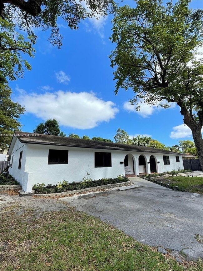 2300 SW 18th Terrace in Fort Lauderdale, FL - Building Photo - Building Photo