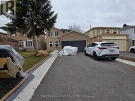 12 Norma Crescent in Brampton, ON - Building Photo