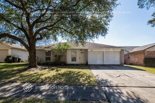 5830 Fallengate Dr in Spring, TX - Building Photo