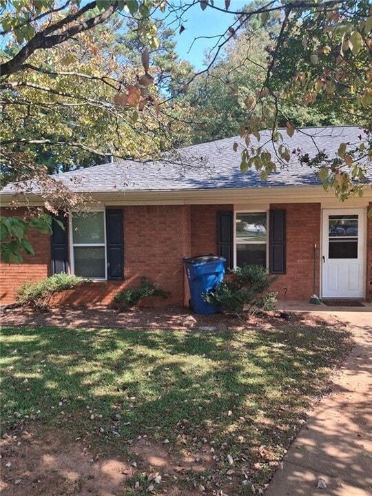 720 Still Lake Dr SW in Lawrenceville, GA - Building Photo