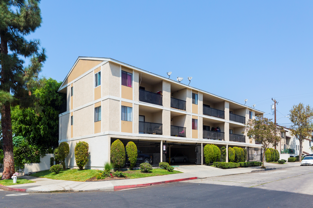 Pine Street Apartments in Santa Ana, CA - Building Photo