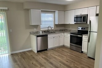 7527 39th Ave E in Palmetto, FL - Building Photo - Building Photo