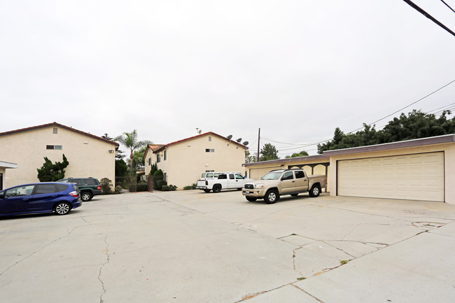 4191 Green Ave in Los Alamitos, CA - Foto de edificio - Building Photo