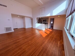 1 E King St E in York, PA - Building Photo - Building Photo