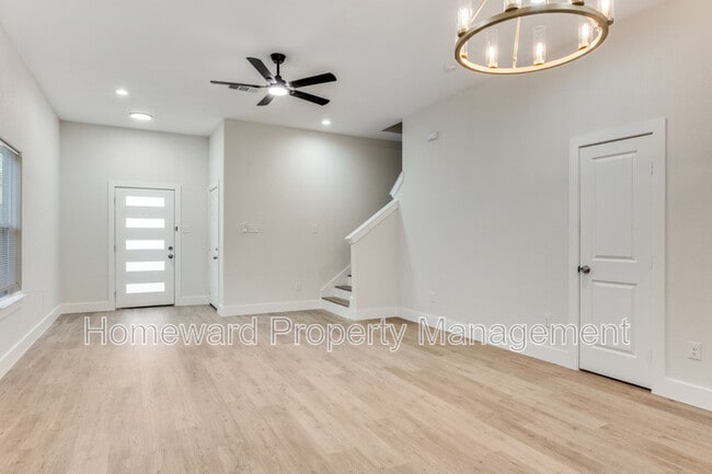 827 Stamps Ave in Fort Worth, TX - Building Photo - Building Photo