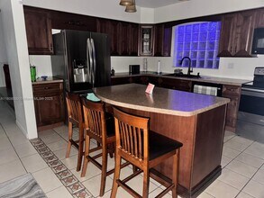 7101 SW 12th St in Pembroke Pines, FL - Building Photo - Building Photo