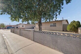 8050 W Weldon Ave in Phoenix, AZ - Building Photo - Building Photo