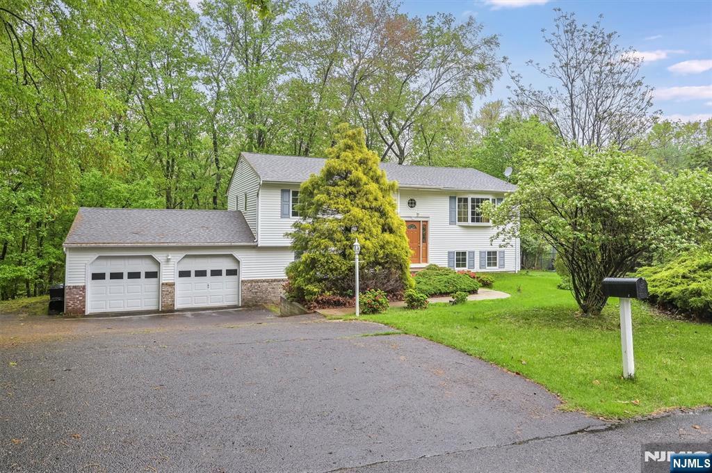 413 Obrien Ct in Wyckoff, NJ - Building Photo