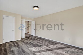 68 Lyman Rd in West Hartford, CT - Foto de edificio - Building Photo