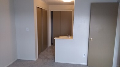 561 Geneva St, Unit 205 in Aurora, CO - Building Photo - Building Photo