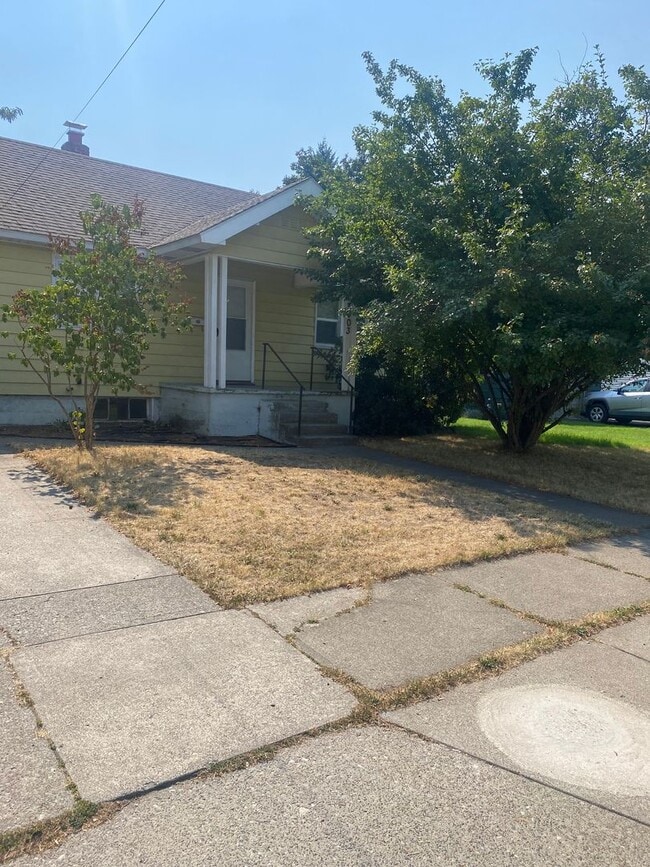 property at 3903 W Crown Ave