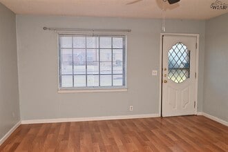 1616 Phoenix Dr in Wichita Falls, TX - Building Photo - Building Photo