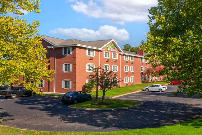 Furnished Studio - Farmington in Farmington, CT - Foto de edificio - Building Photo