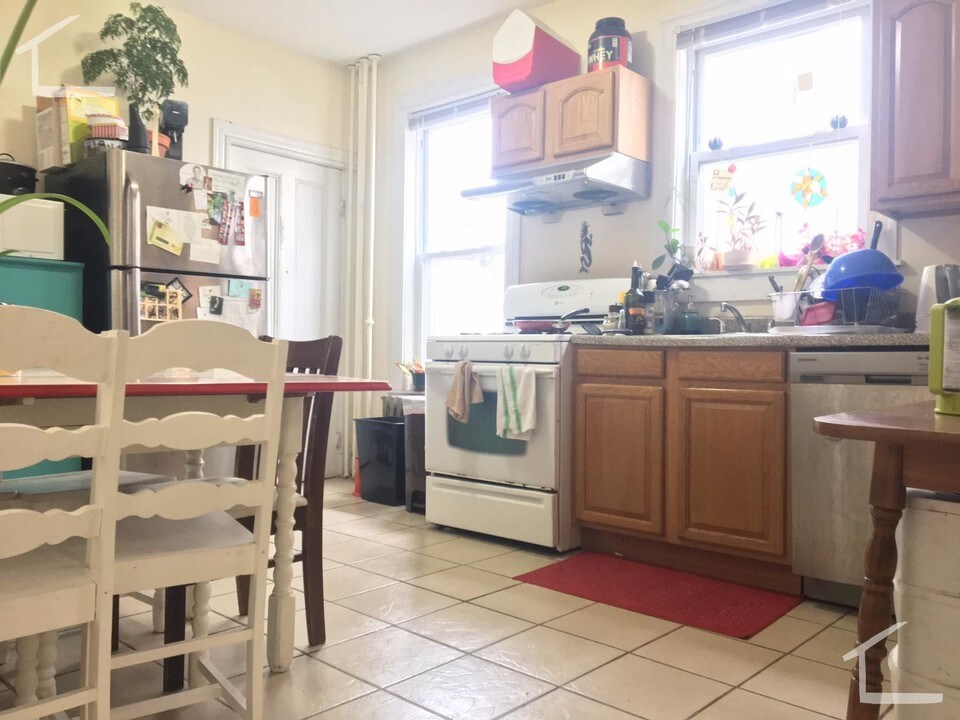 110 Murdock St, Unit 3 in Boston, MA - Building Photo