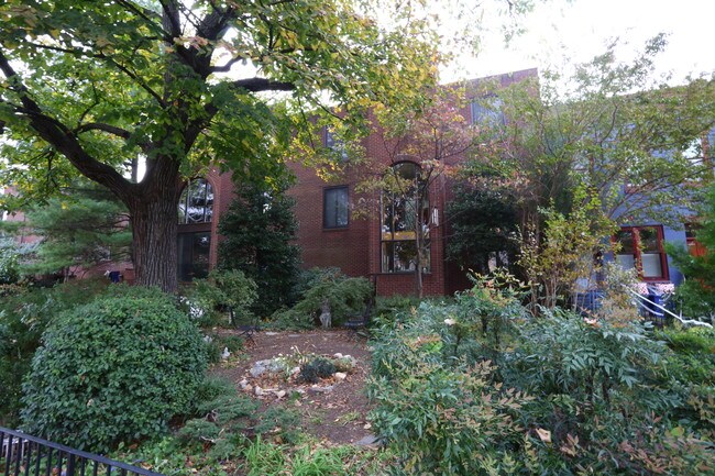 1023-1025 S Carolina Ave SE