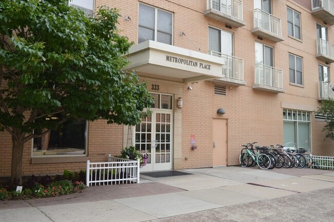 333 W Mifflin St, Unit 1160 in Madison, WI - Building Photo - Building Photo