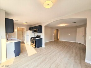 9664 Brooks Lake Ave in Las Vegas, NV - Building Photo - Building Photo
