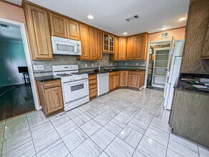 1829 Anderson Rd in Falls Church, VA - Building Photo - Building Photo