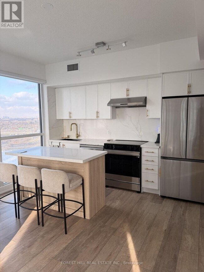 2200 Lake Shore Blvd W in Toronto, ON - Building Photo - Building Photo