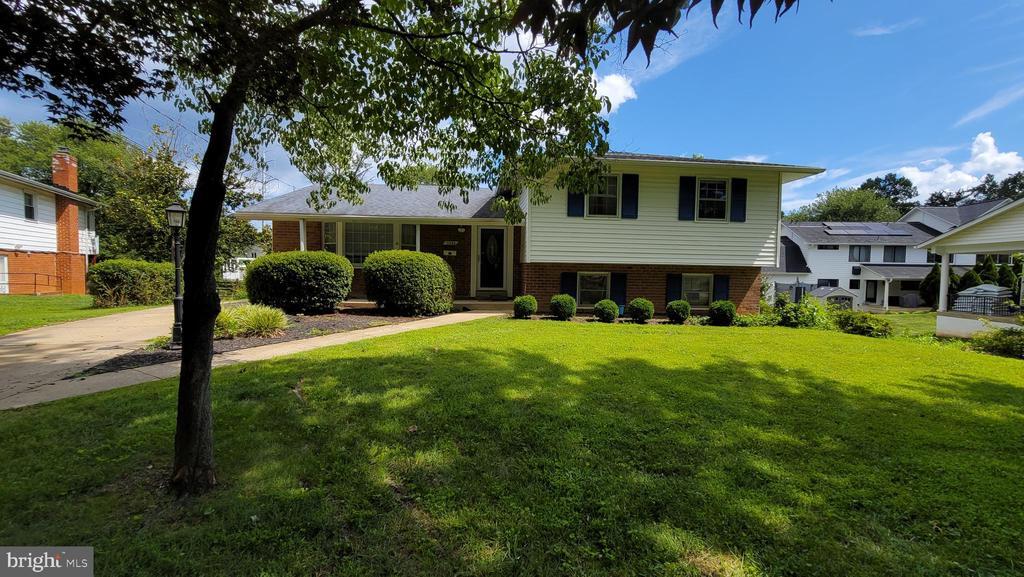 11703 Tifton Dr in Potomac, MD - Building Photo