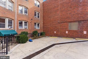 2854 Connecticut Ave NW in Washington, DC - Building Photo