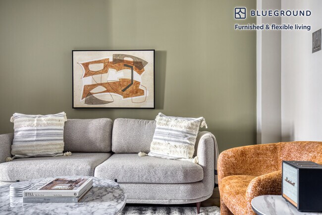 102 E 7th St in New York, NY - Building Photo - Building Photo