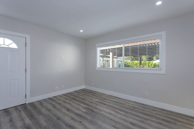 783 E Grand Ave in Pomona, CA - Foto de edificio - Building Photo