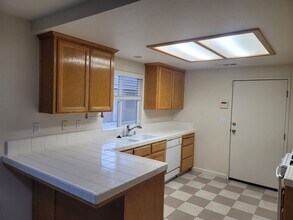 3637 W Babcock Ct in Visalia, CA - Building Photo - Building Photo