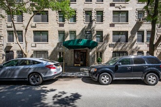 17 W 67th St in New York, NY - Foto de edificio - Building Photo