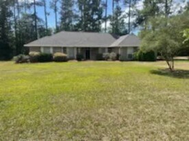 3365 E Hawthorne Rd in Leesville, LA - Building Photo