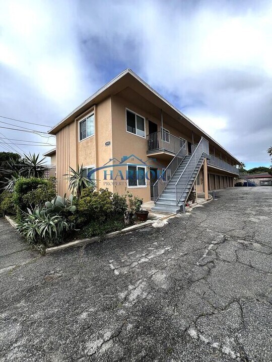 1919 Vanderbilt Ln in Redondo Beach, CA - Building Photo