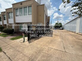 2724 Crossview Dr in Houston, TX - Building Photo