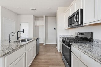 323 Tolo Dr in Elgin, TX - Building Photo - Building Photo