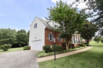 7238 Ancient Oak Dr in Mechanicsville, VA - Building Photo - Building Photo