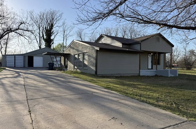 property at 6521 N Lottie Ave