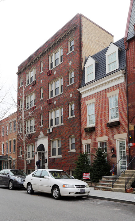 1820 Swann St NW in Washington, DC - Foto de edificio