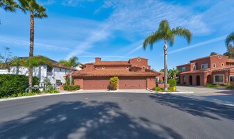 7608 Camino Aberto in Carlsbad, CA - Building Photo