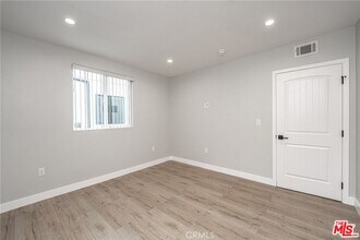 433 W Gage Ave in Los Angeles, CA - Building Photo - Building Photo