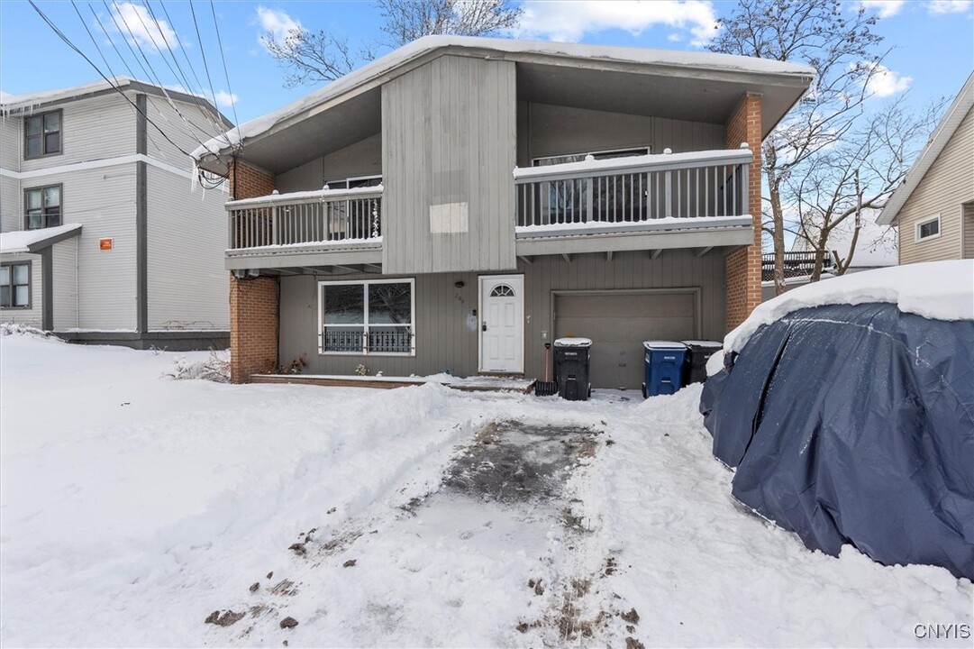 202 Ostrom Ave in Syracuse, NY - Building Photo