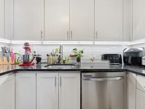 219 Bloomfield St in Hoboken, NJ - Building Photo - Building Photo