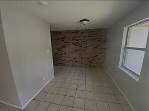 13041 Andy Dr, Unit B in Gulfport, MS - Foto de edificio - Building Photo