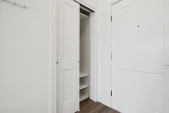 32 Jones St in Jersey City, NJ - Foto de edificio - Building Photo